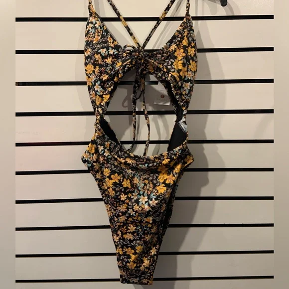 Shade & Shore One Piece - Picture 2 of 5